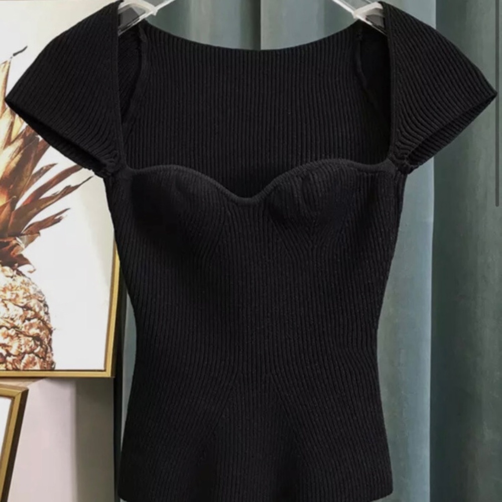 Black knit sculpted top - xs